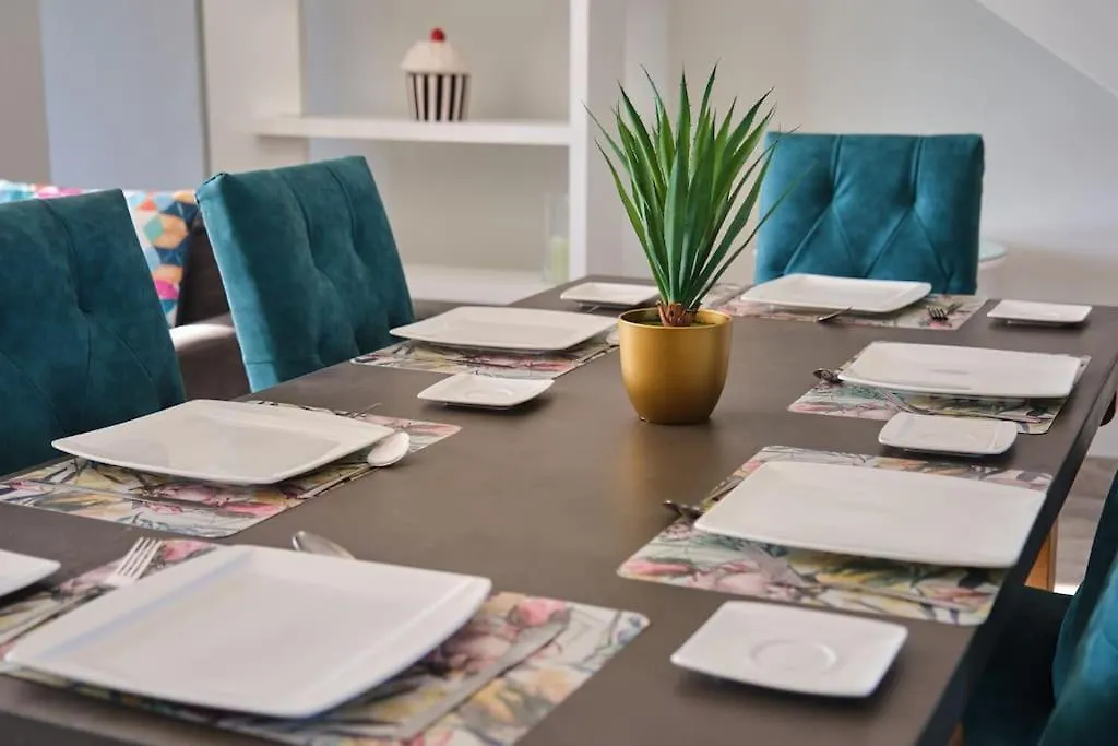 Resort Style Penthouse - Backup Power Cape Town South Africa