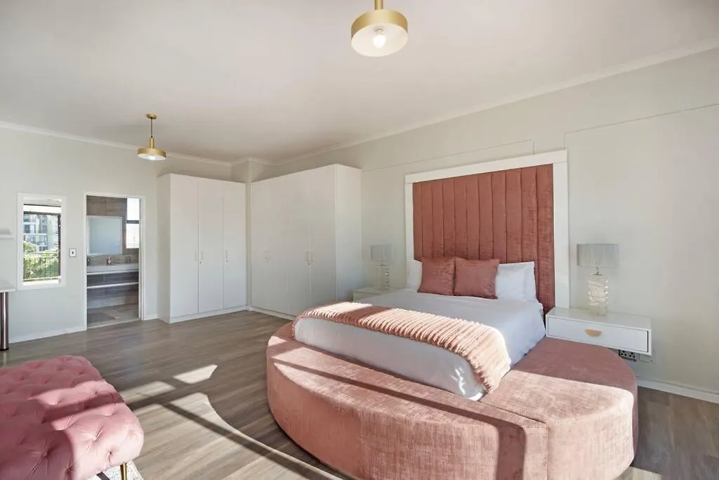 Resort Style Penthouse - Backup Power Cape Town South Africa