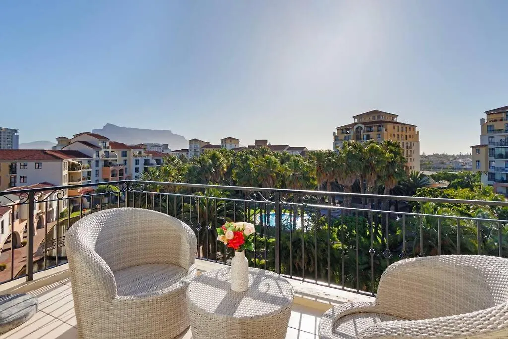 Resort Style Penthouse - Backup Power Cape Town Apartment