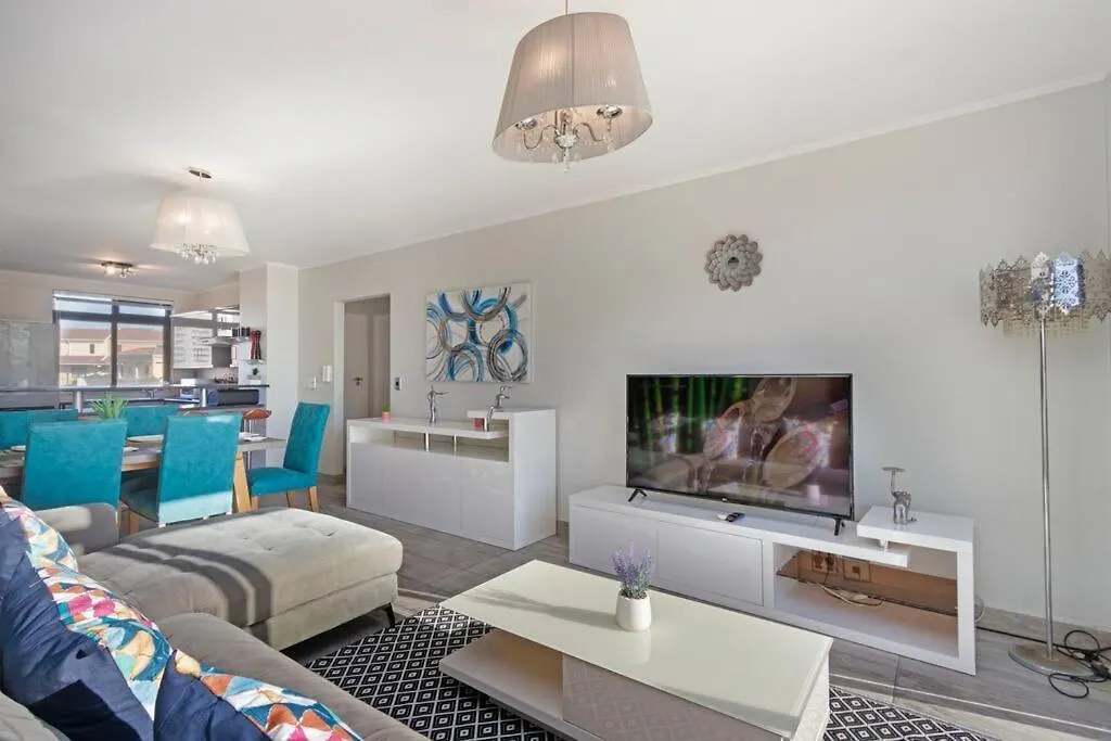 Resort Style Penthouse - Backup Power Cape Town