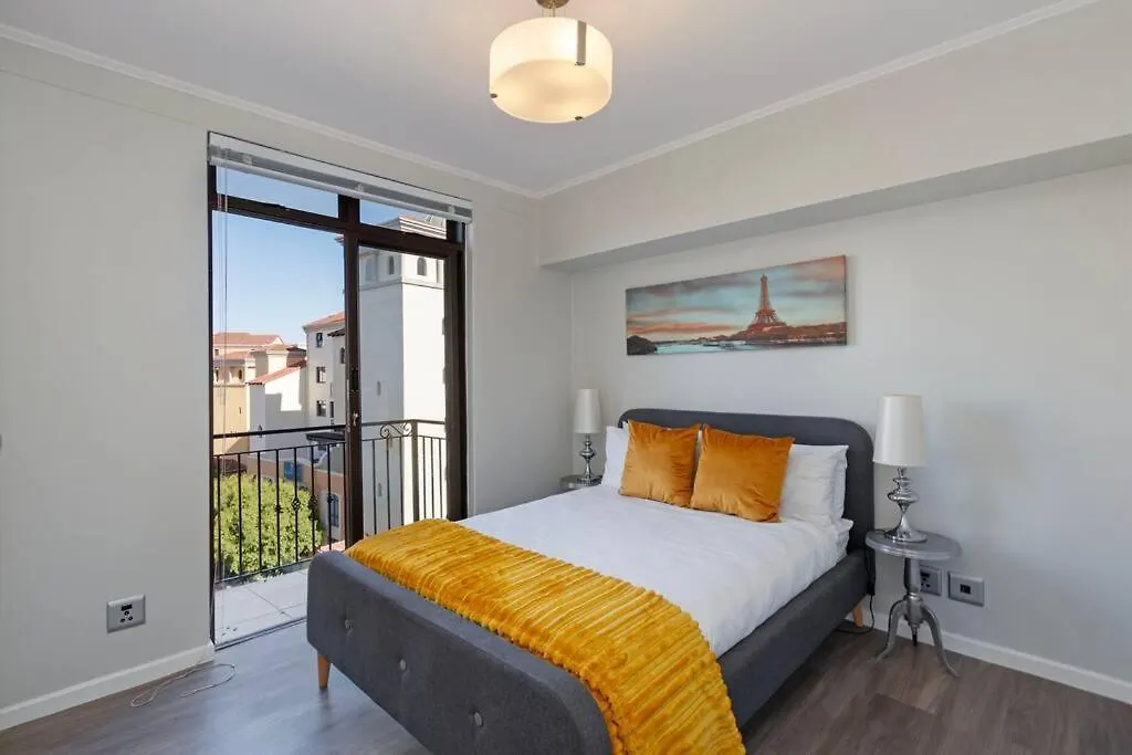 Apartment Resort Style Penthouse - Backup Power Cape Town South Africa