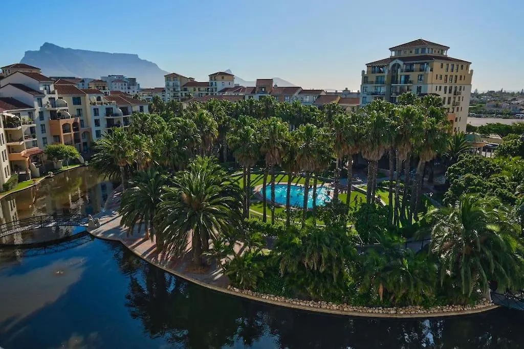 Resort Style Penthouse - Backup Power Cape Town Apartment