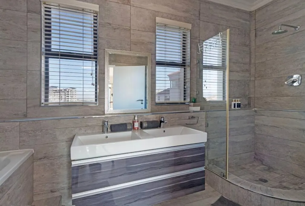 Resort Style Penthouse - Backup Power Le Cap 0*,