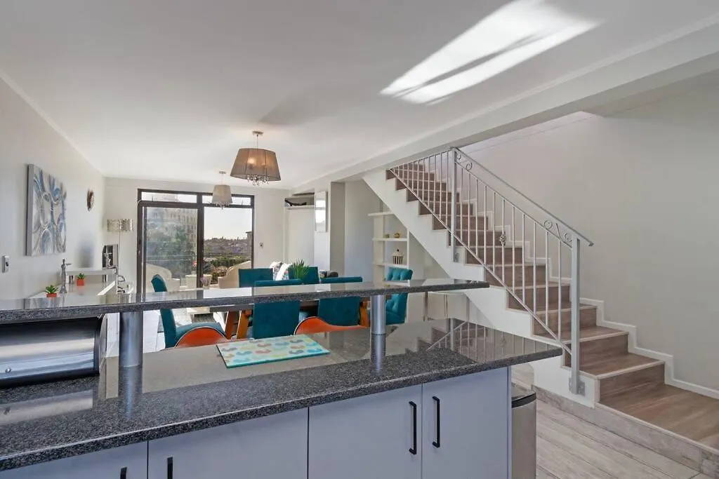Resort Style Penthouse - Backup Power Le Cap Appartement